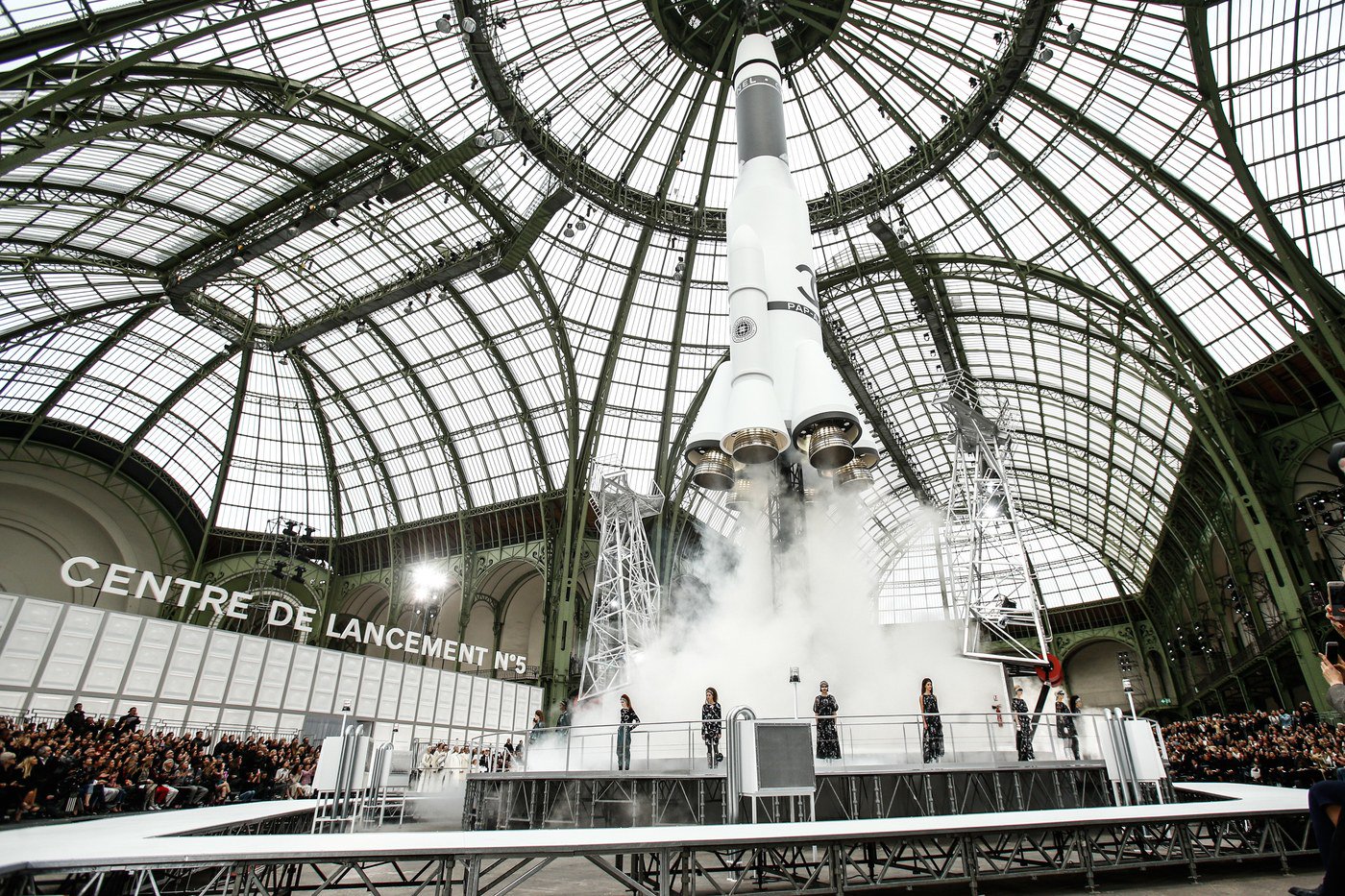 di sản thời trang Karl Lagerfeld qua những sàn diễn ấn tượng nhất của Chanel 9