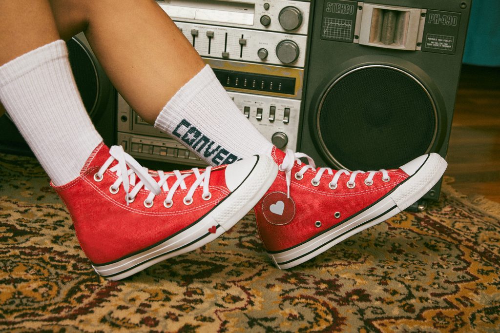 Millie Bobby Brown cùng Converse ủng hộ nữ quyền 10