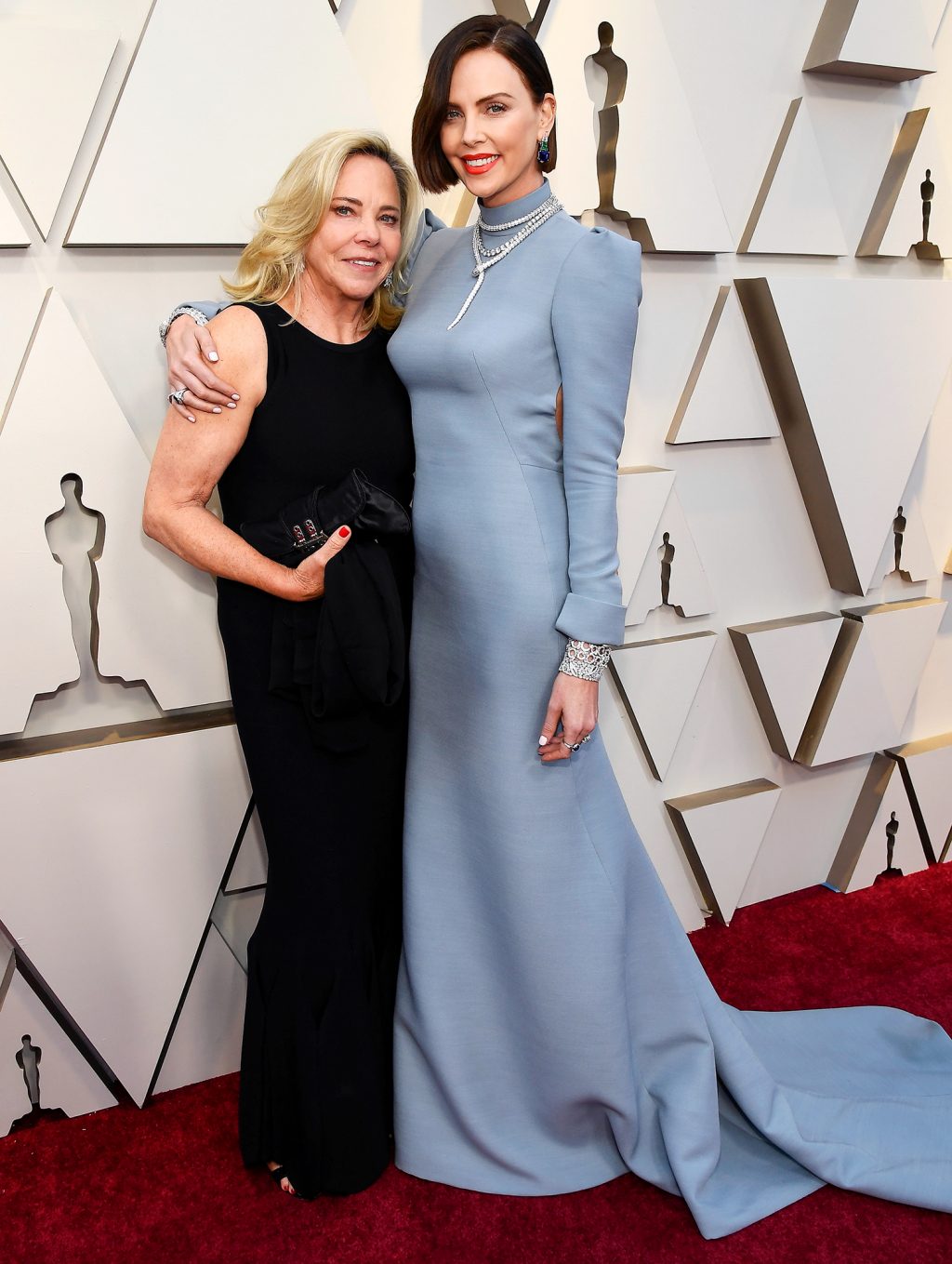 Charlize Theron thảm đỏ oscar 2019