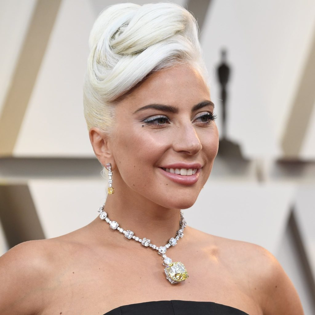 phụ kiện vòng cổ kim cương đắt giá của nữ ca sĩ Lady Gaga 4