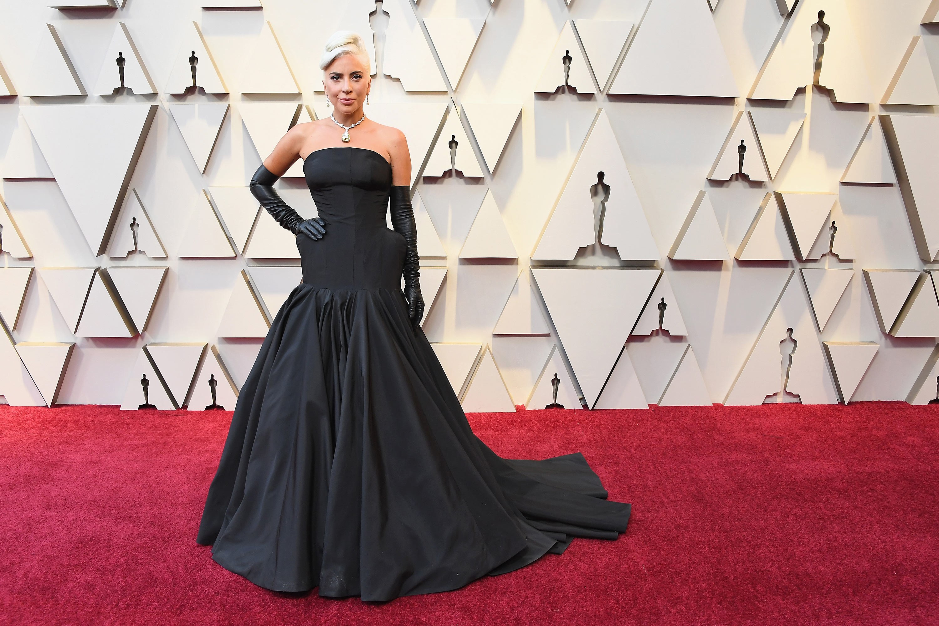 phụ kiện vòng cổ kim cương đắt giá của nữ ca sĩ Lady Gaga