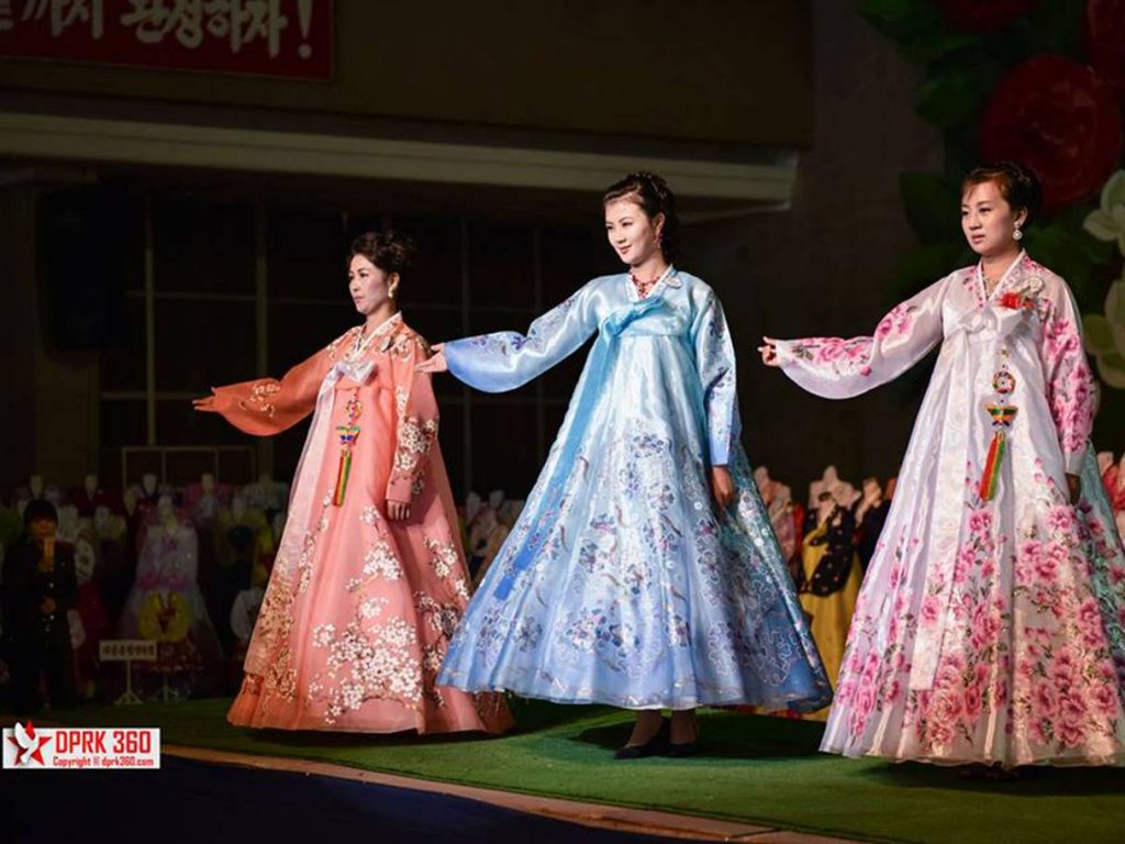 buổi trình diễn thời trang của phụ nữ Triều Tiên 9