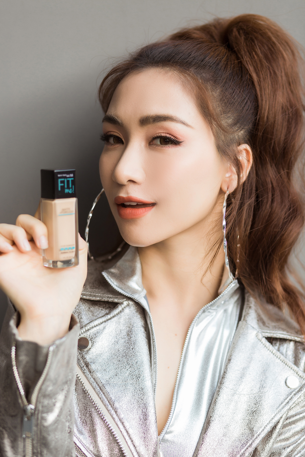 Sản phẩm Maybelline New York Fit Me Matte Poreless Foundation.