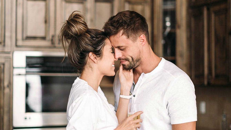 Lãng mạn trong hôn nhân: Không chỉ là trách nhiệm của chàng l ELLE Việt Nam