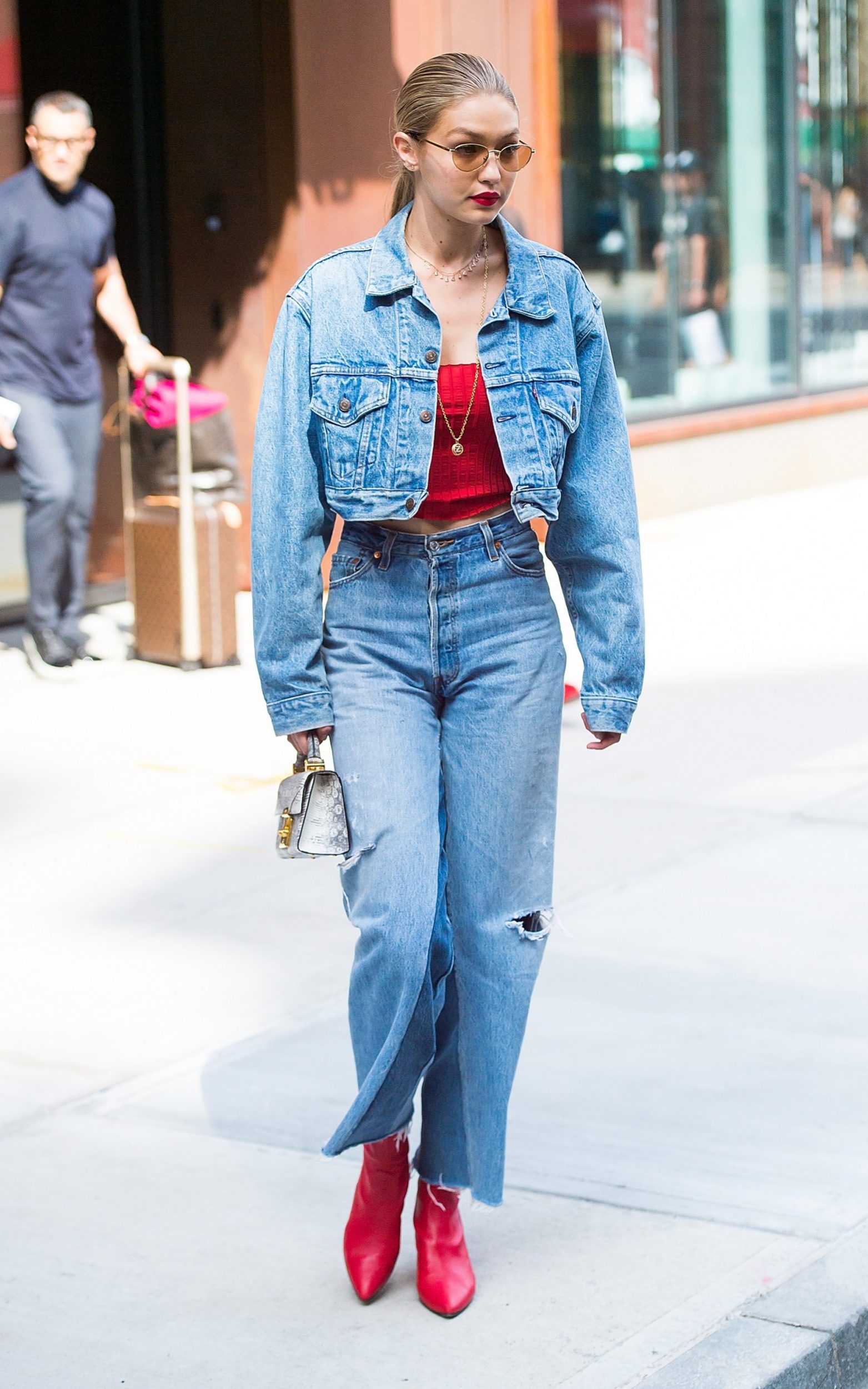 Bắt kịp xu hướng thời trang túi xách siêu nhỏ cùng dàn fashionista thế giới 2