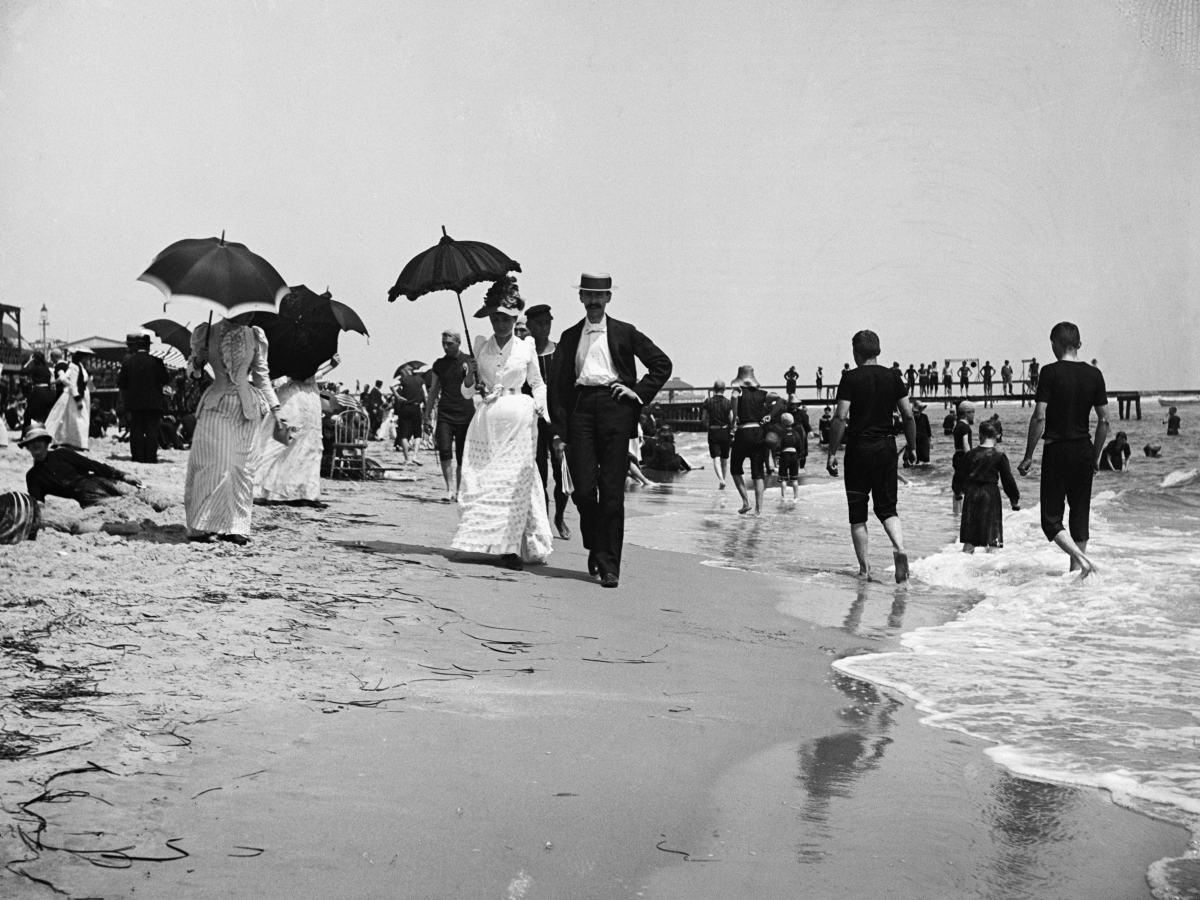 Mọi người dạo chơi ở thành phố Atlantic, New Jersey