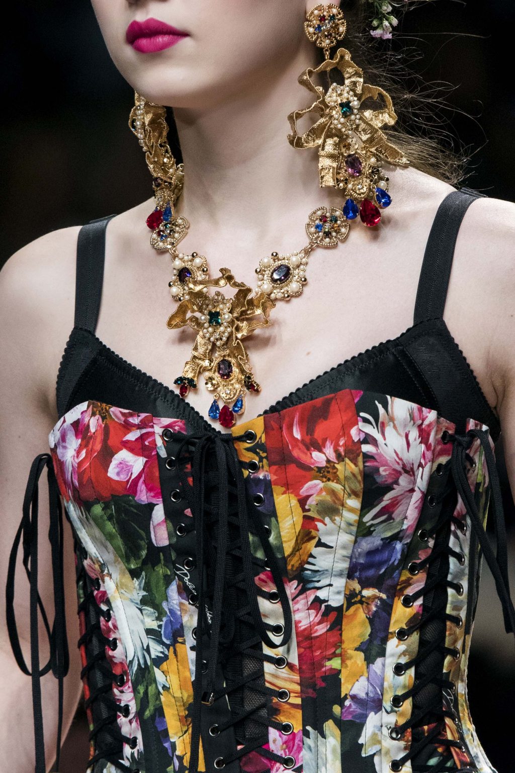 phụ kiện tuần lễ thời trang xuân - hè 2019 dolce & gabbana 2