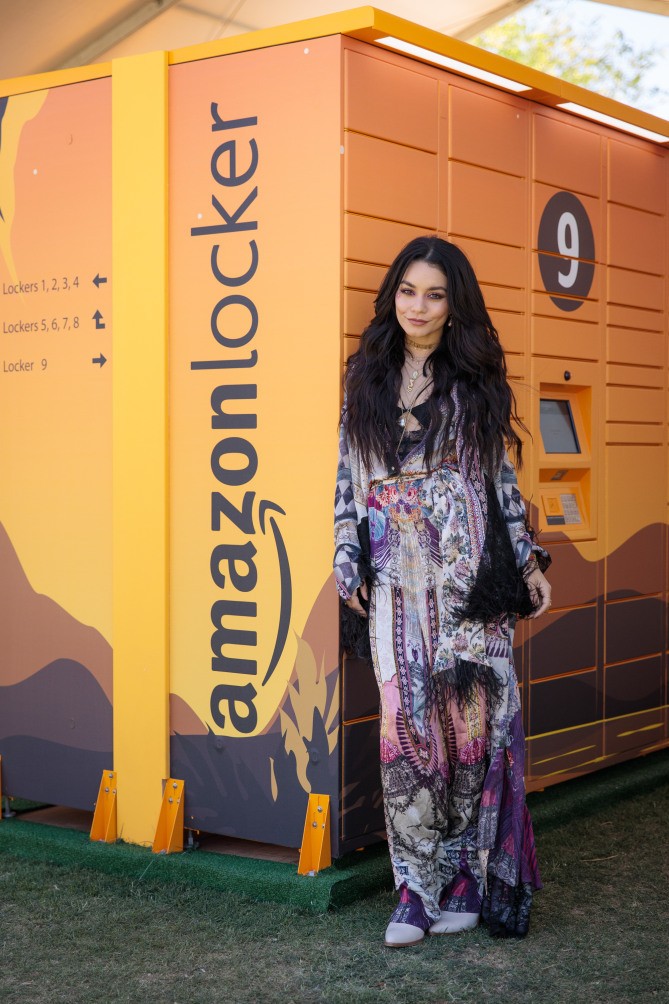 phong cách thời trang coachella 2019 vanessa hudgens 1