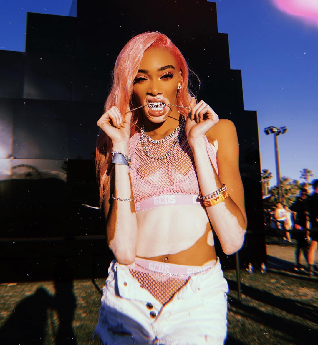 phong cách thời trang coachella 2019 winnie harlow