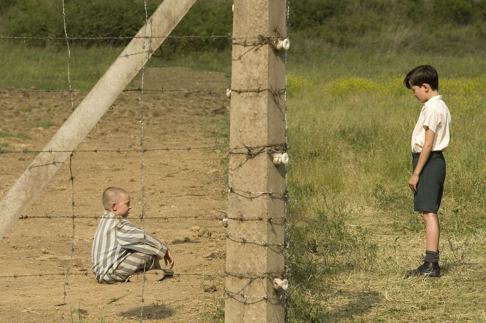 hai cậu bé trong phim The Boy in the Striped Pyjamas