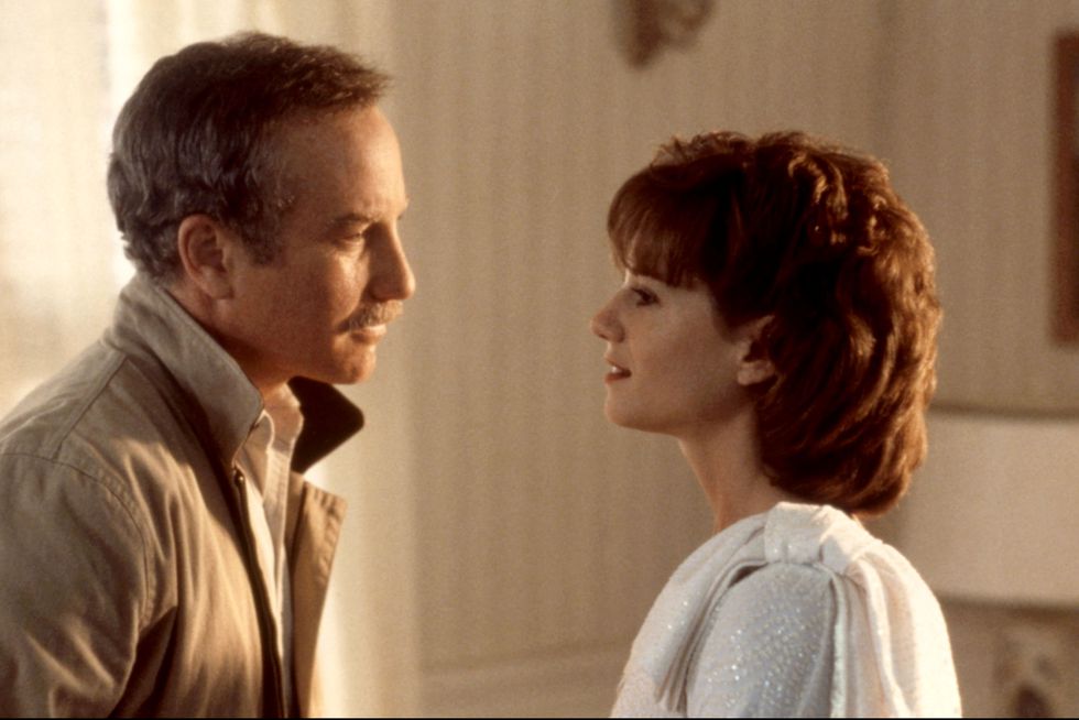 cặp đôi nhìn vào mắt nhau trong phim điện ảnh Always (1989)