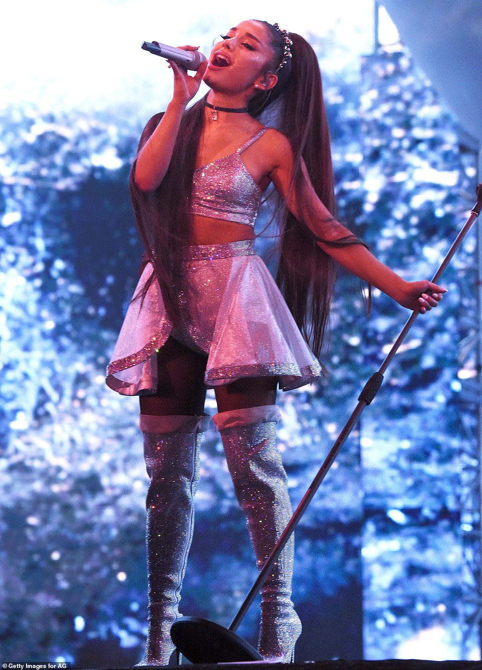 phong cách thời trang coachella 2019 Ariana Grande 7