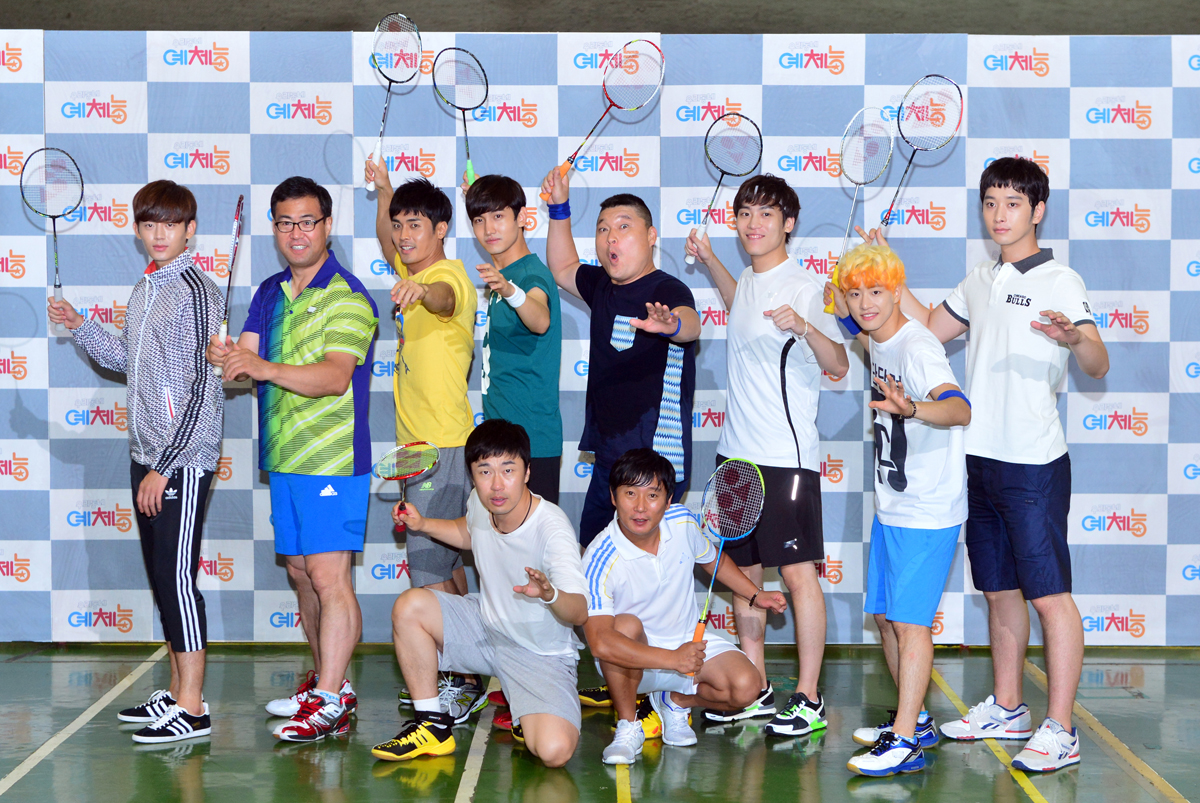 các nghệ sĩ cùng giương vợt cầu lông trong chương trình thực tế Cool Kiz On The Block