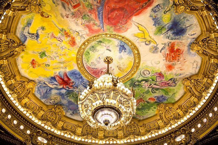 Trần nhà hát Opera quốc gia (Opera National de Paris Garnier) do Marc Chagall thực hiện năm 1964