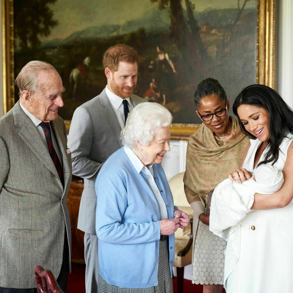 gia đình hoàng gia và con của công nương meghan