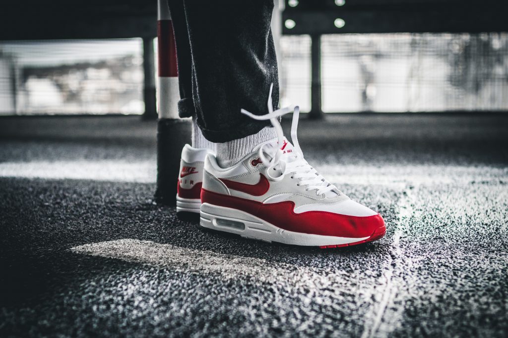 giày sneakers kinh điển Nike Air Max 1 trắng đỏ