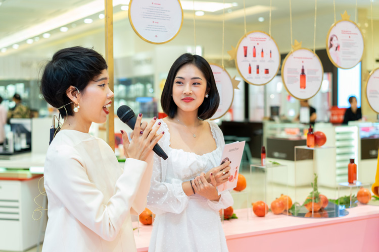 MC Misoa và Biên tập viên Làm đẹp Tạp chí Phái đẹp ELLE – Nicky Khánh Ngọc trong buổi worshop ngày 11/05/2019