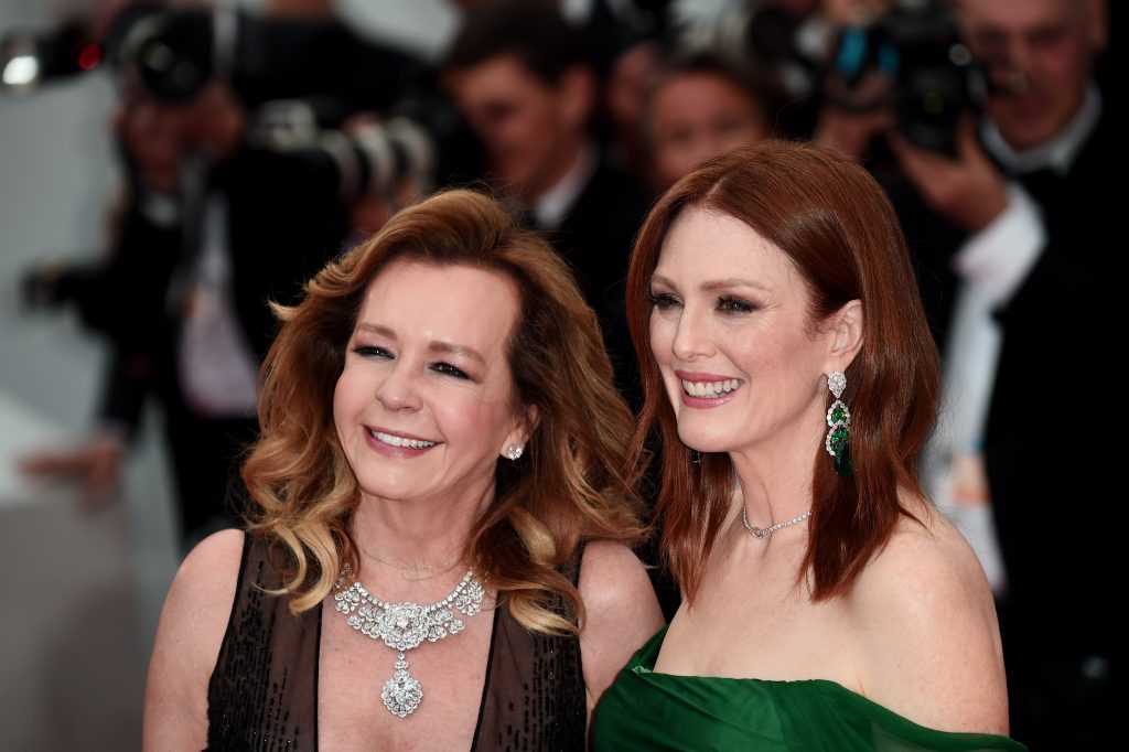 caroline scheufele và Julianne Moore diện trang sức chopard trên thảm đỏ cannes 2019