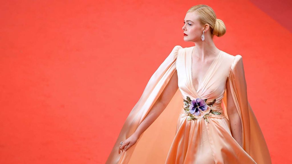 Elle Fanning trên thảm đỏ Cannes 2019