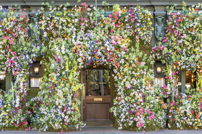 Cửa chính của The Ivy Chelsea Garden