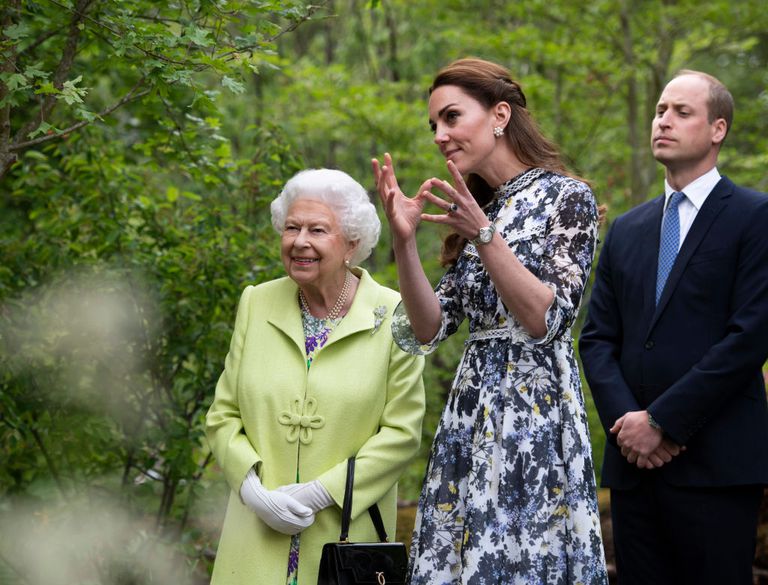 Kate Middleton giới thiệu khu vườn của mình với Nữ hoàng Elizabeth