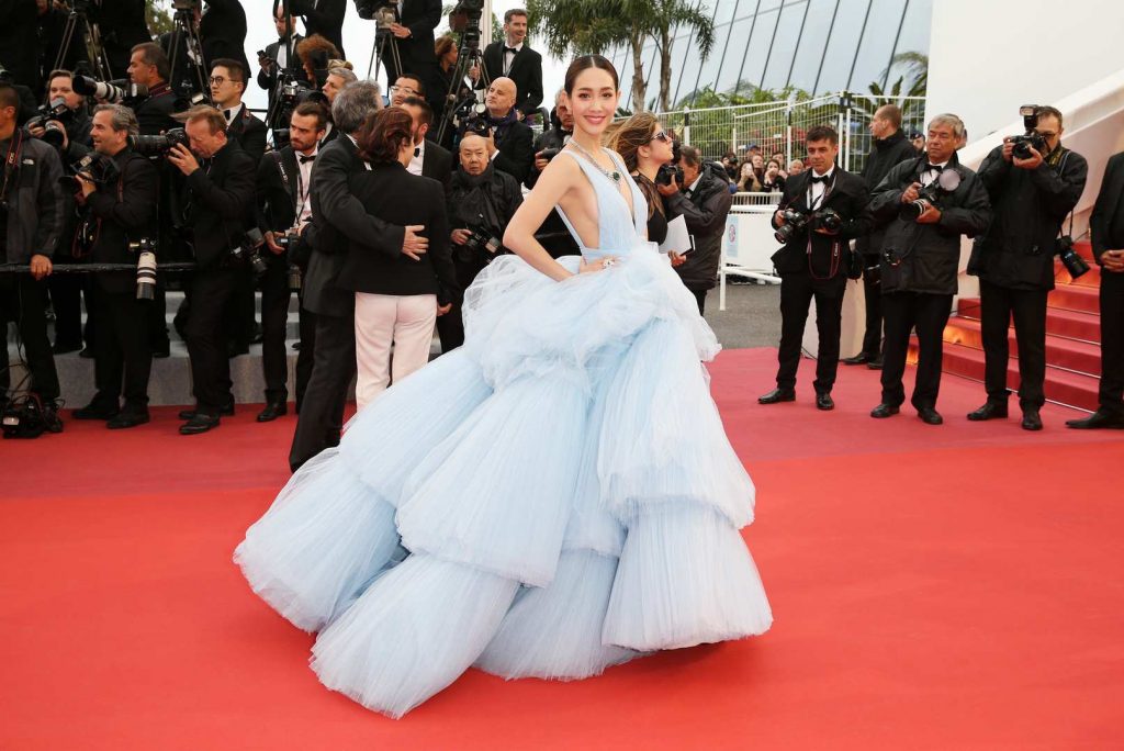 Min Pechaya diện đầm dạ hội xanh baby trên thảm đỏ Cannes 2019