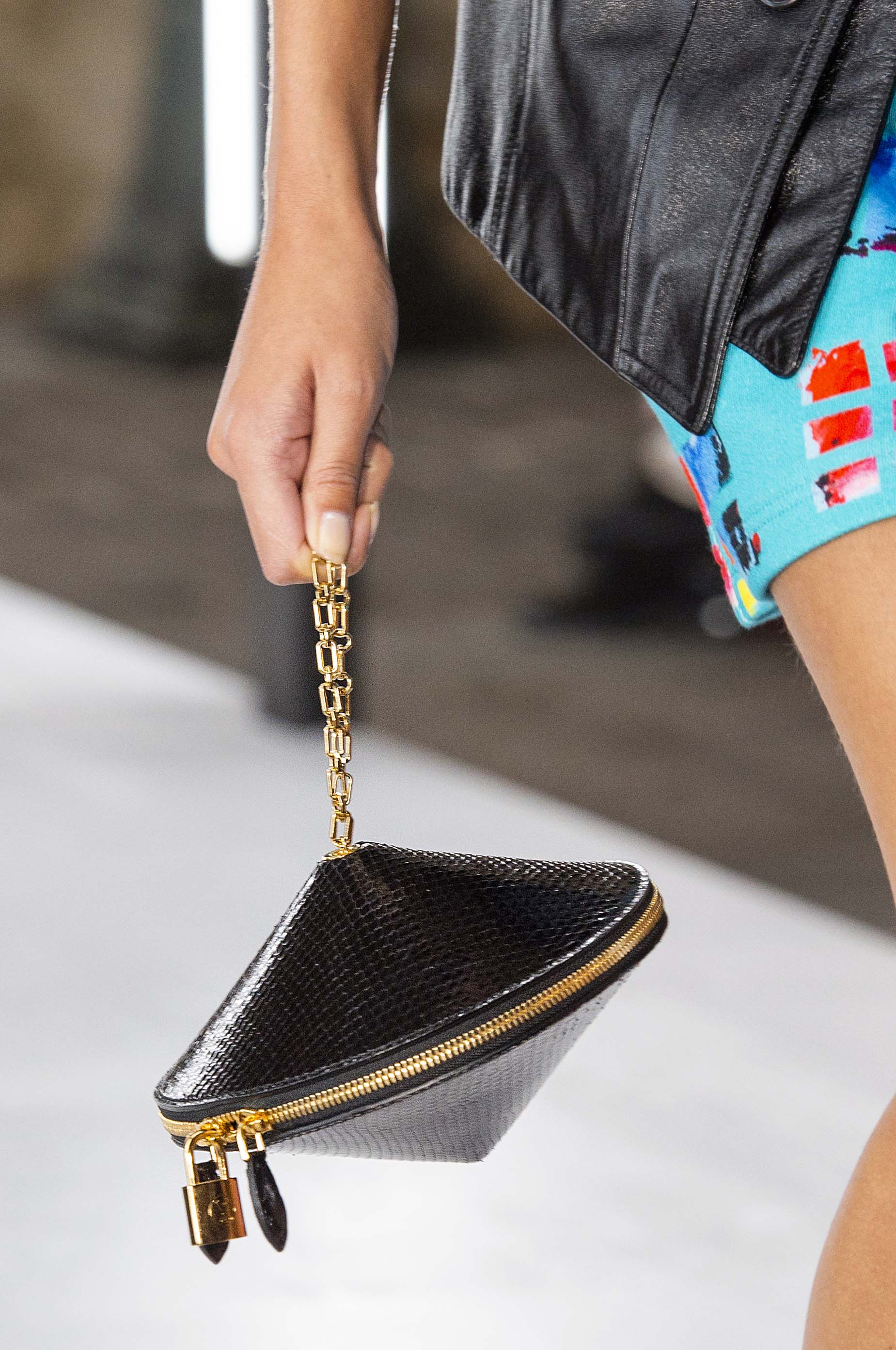 túi Louis Vuitton hình đĩa bay