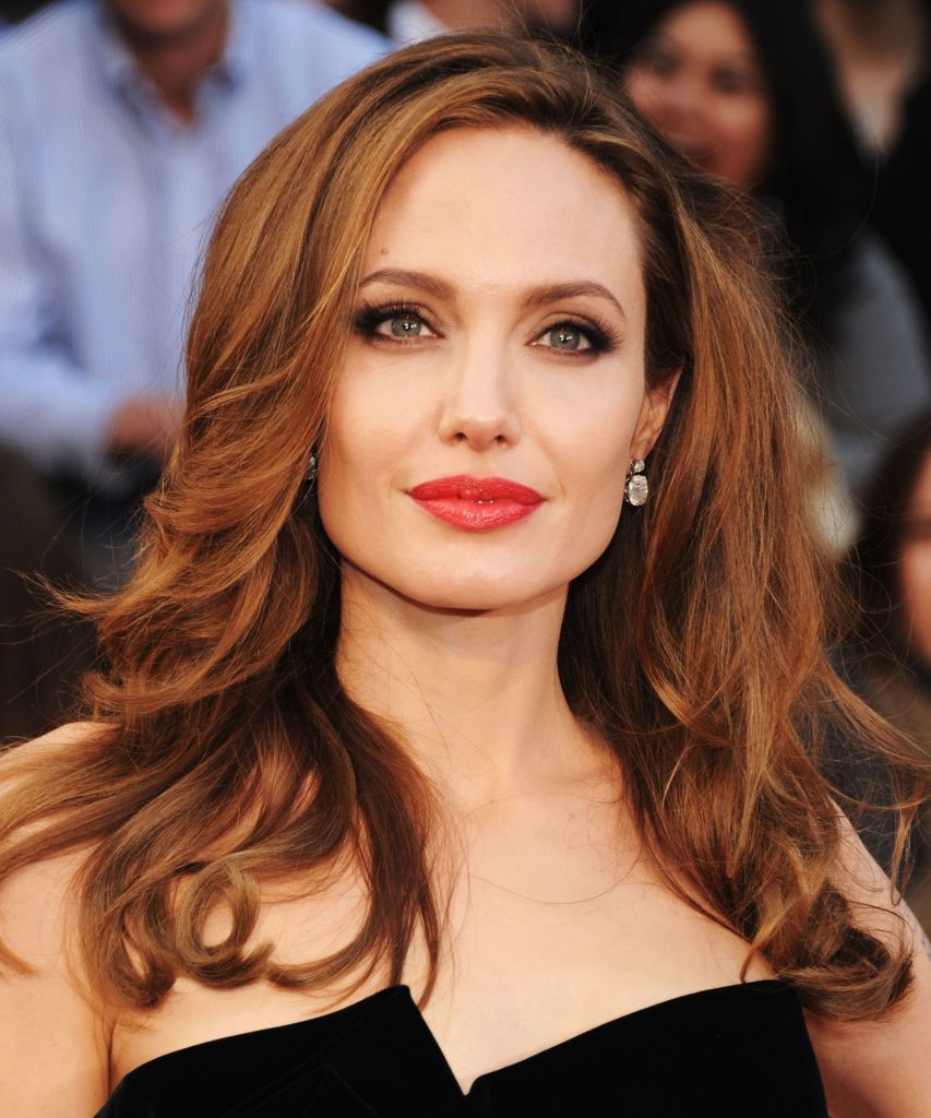 angelina jolie màu tóc đẹp