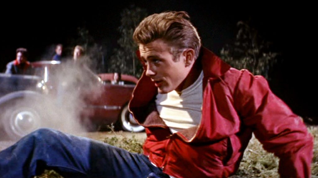 james dean diện quần jeans và áo khoác đỏ