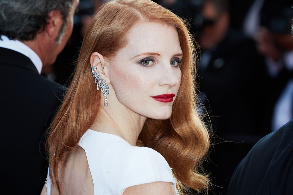 jessica chastain tô son đỏ