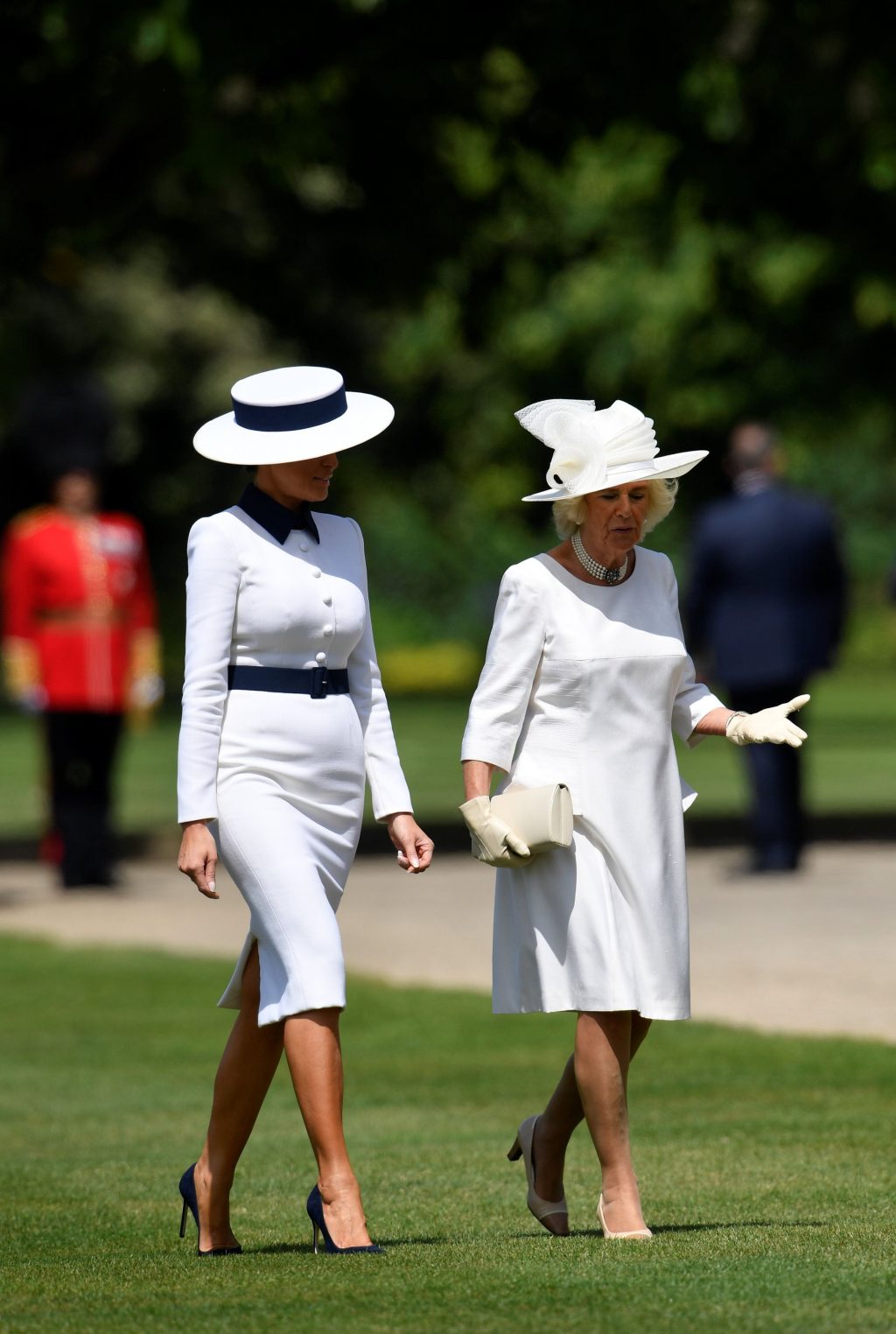 Melania Trump và Nữ công tước Camilla diện đồ màu trắng