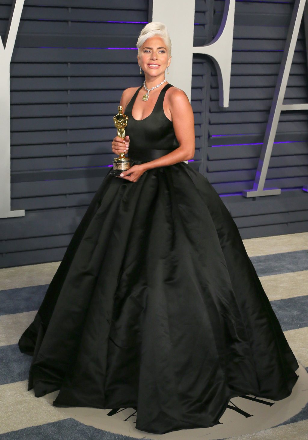 Lady Gaga mặc đầm đen của Brandon Maxwell tại Oscar 2019