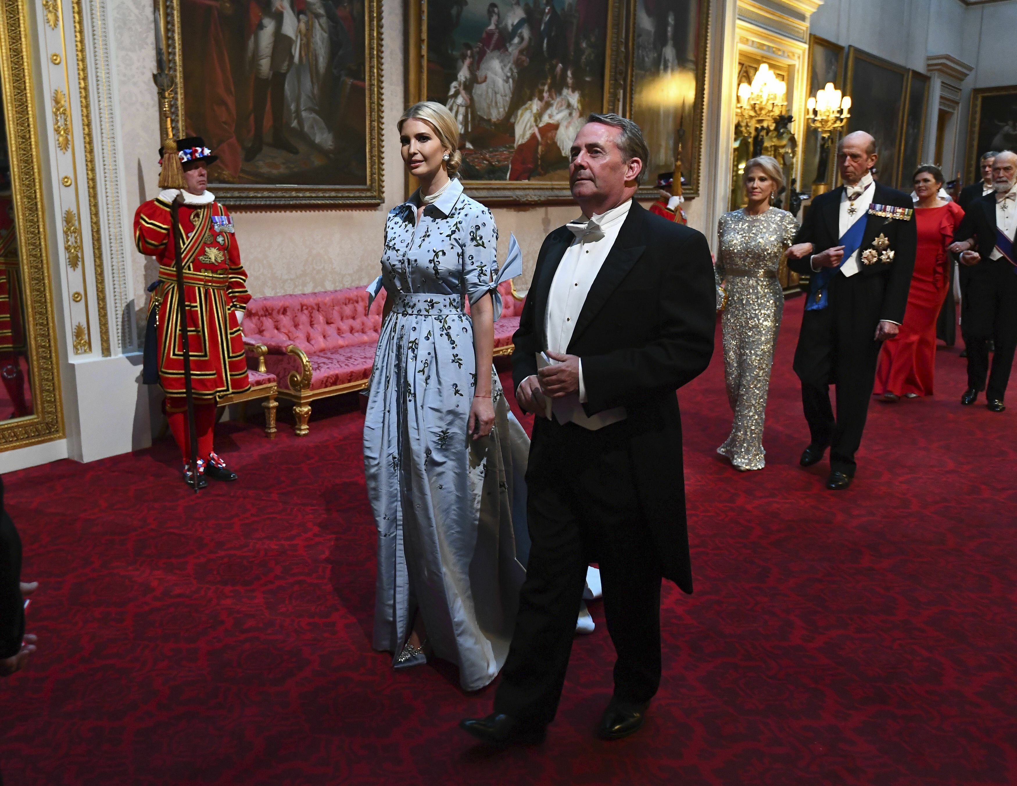 Ivanka Trump diện đầm xanh pastel của Carolina Herrera