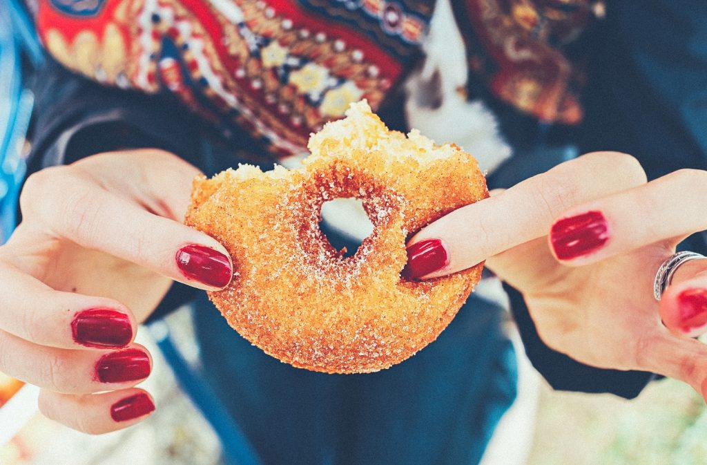 cháº¿ Äá» Än uá»ng - tay cáº§m bÃ¡nh donut