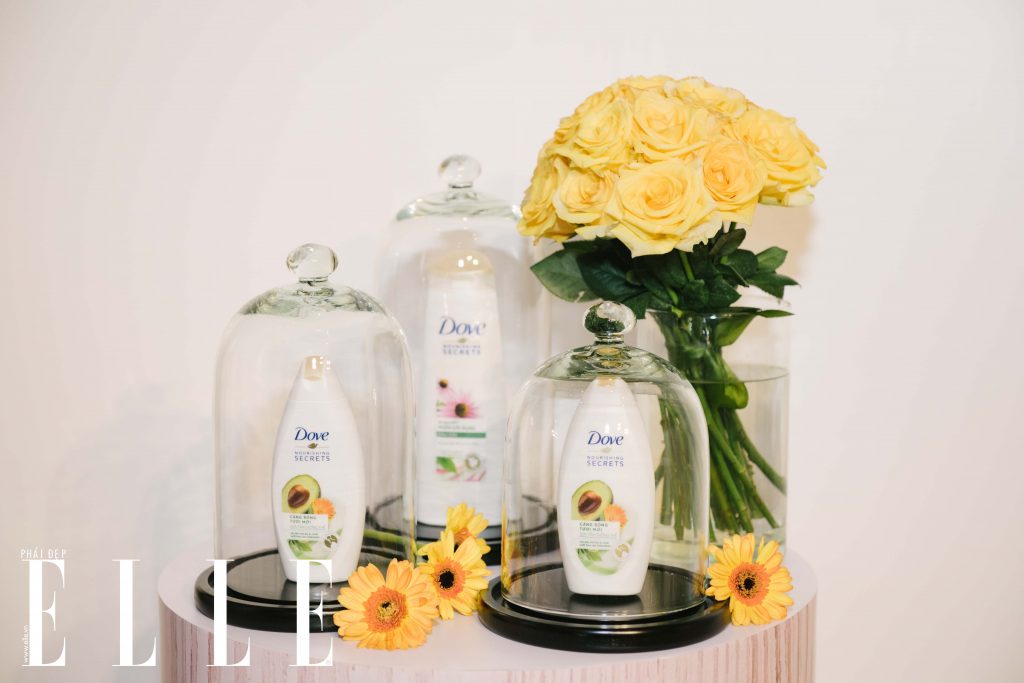 Dove Nourishing Secrets bơ và hoa cúc
