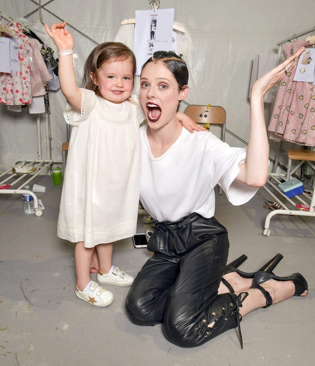 Coco Rocha và con gái Ioni tại tuần lễ thời trang paris