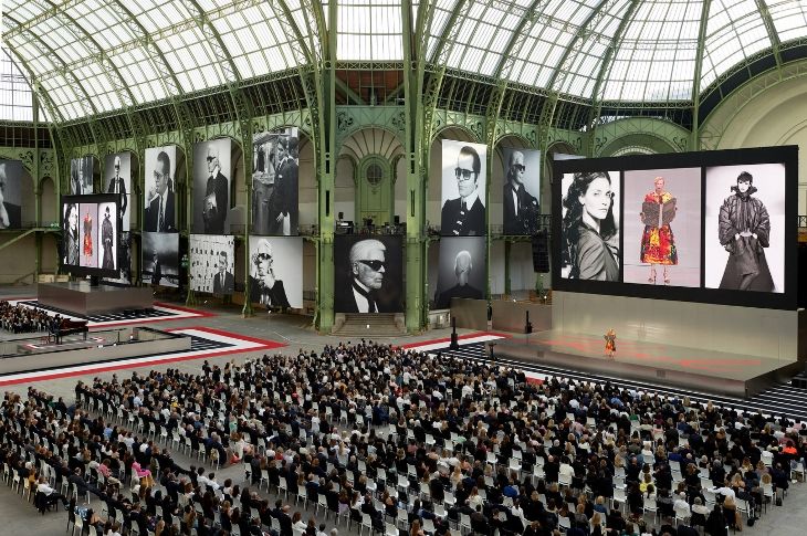 Lễ tri ân Karl Lagerfeld tại Grand Palais, Paris với sự góp mặt của gần 2,000 người. 