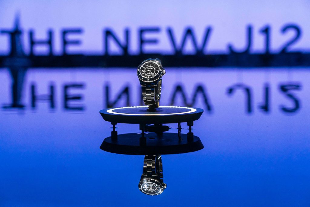 đồng hồ Chanel J12 màu đen