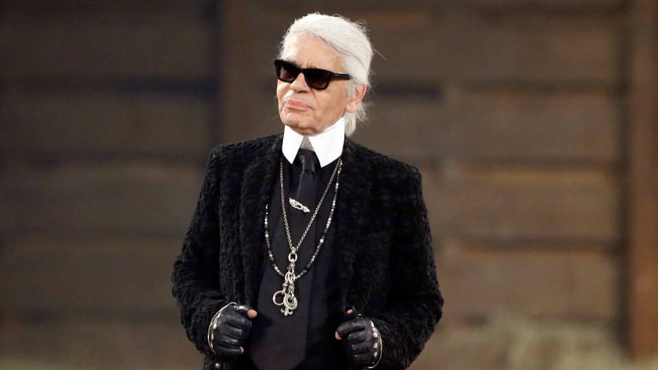 điểm tin làm đẹp - Ông hoàng quá cố của làng mốt cao cấp Karl Lagerfeld qua đời vào tháng 2/2019, để ala5i nhiều tiếc thương cho giới mộ điệu.