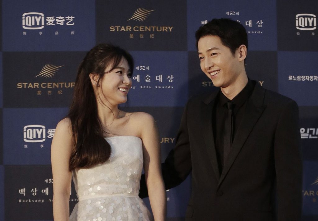 song hye kyo song joong ki nhìn nhau cười