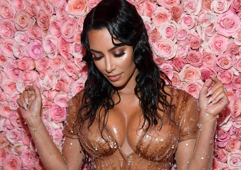 Kim Kardashian trong lễ ra mắt BST đồ lót mang tên "Kimono"