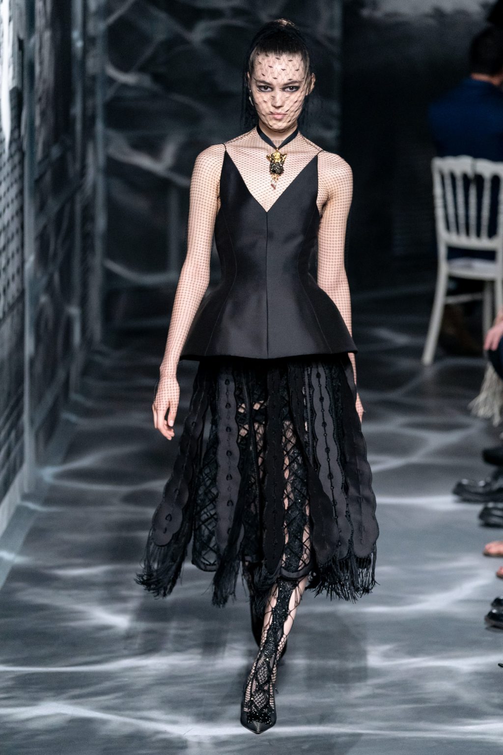 áo hai dây và chân váy trong bộ sưu tập Dior Haute Couture Thu 2019
