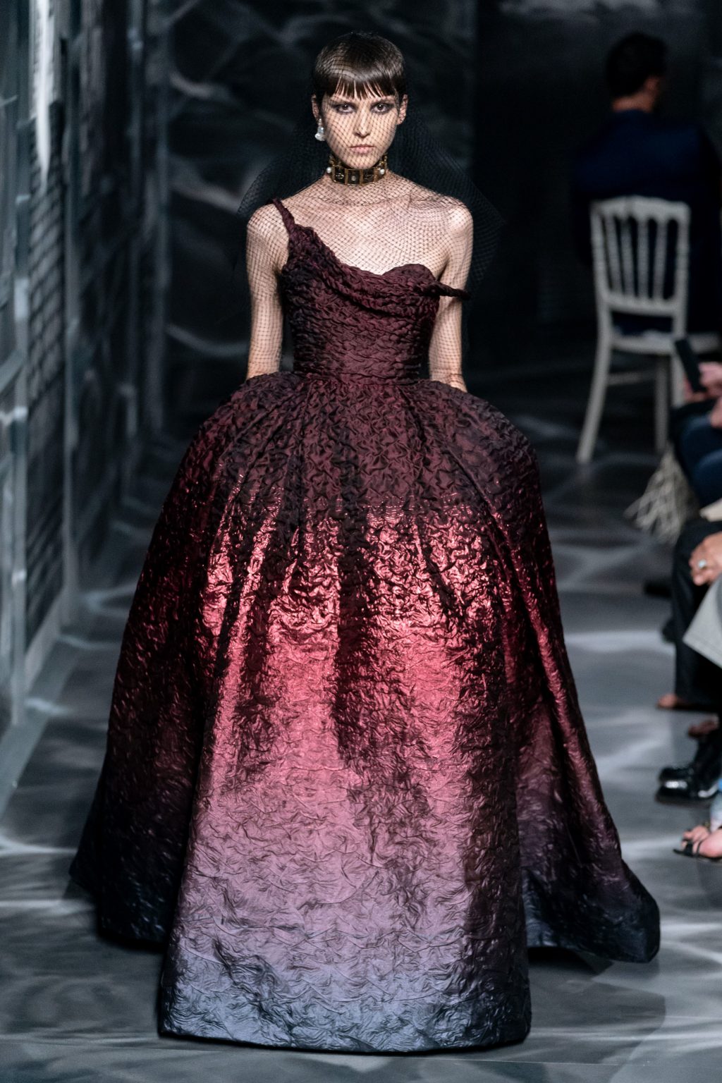 đầm dự tiệc màu đỏ bộ sưu tập Dior Haute Couture Thu 2019