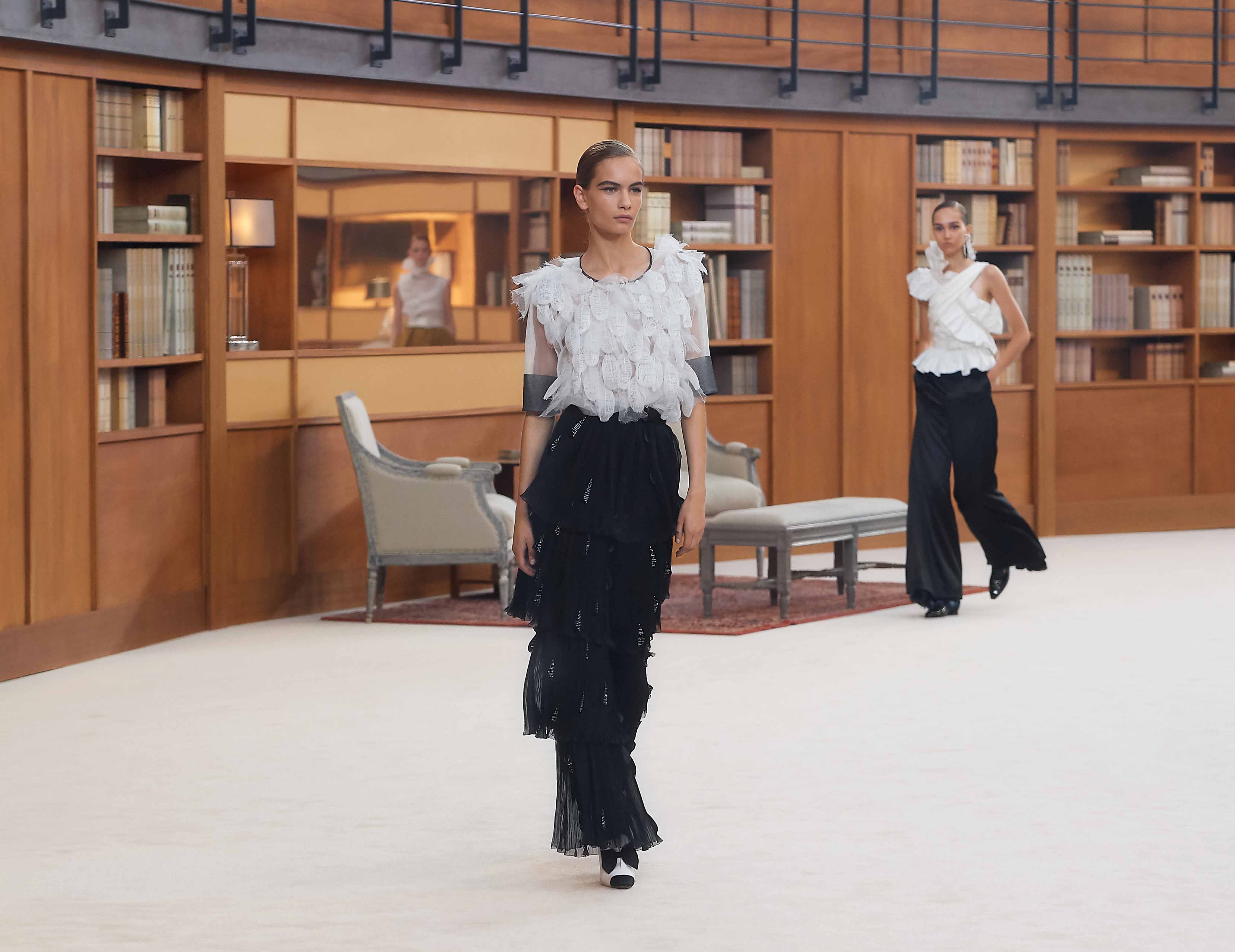 áo đính lông vũ chanel haute couture aw 2019