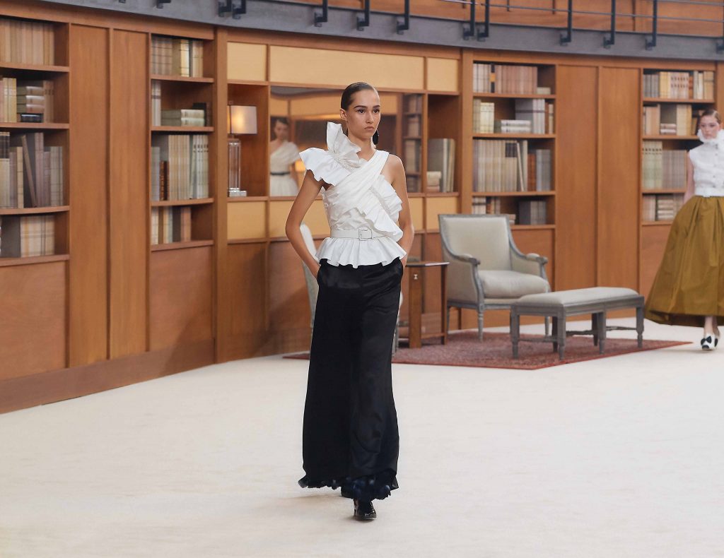 áo lệch vai xếp nếp chanel haute couture aw 2019