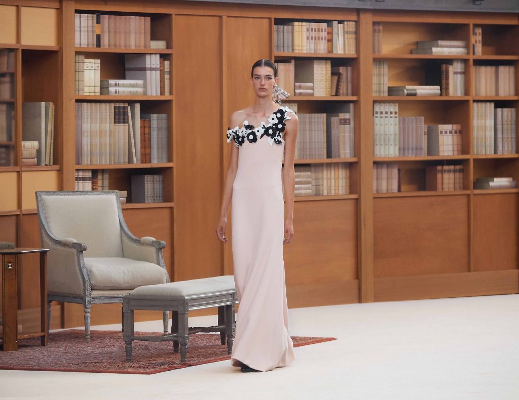 đầm dự tiệc màu kem chanel haute couture 2019