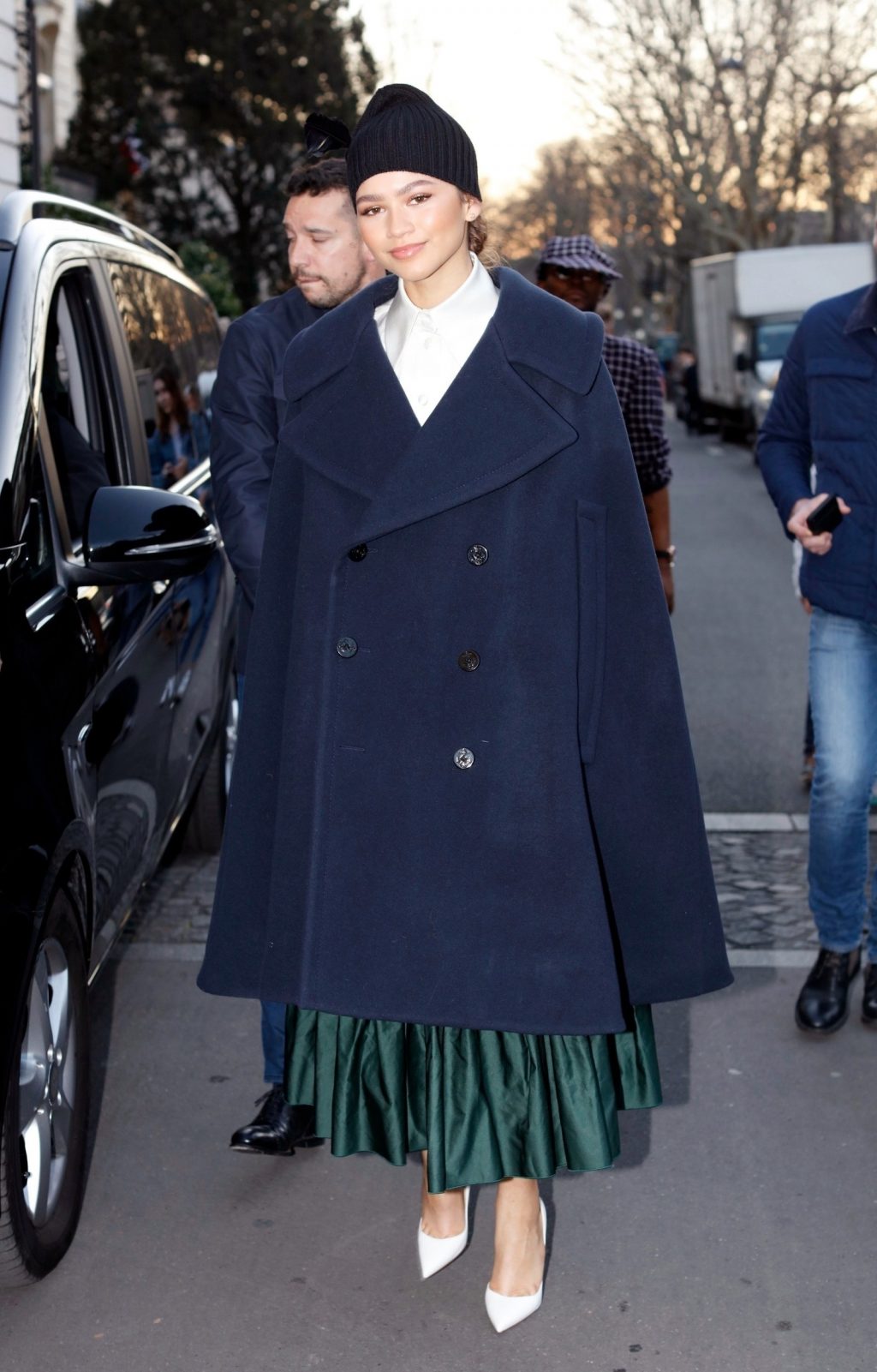 Phong cách thời trang Zendaya trong chiếc áo khoác blazer rộng thùng thình