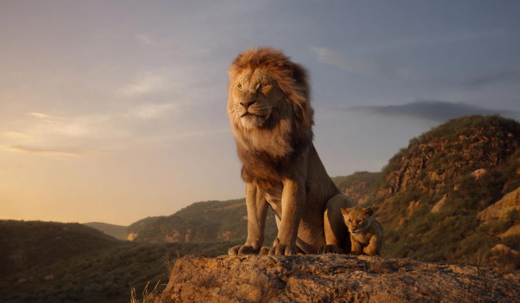 simba đứng cạnh mufasa