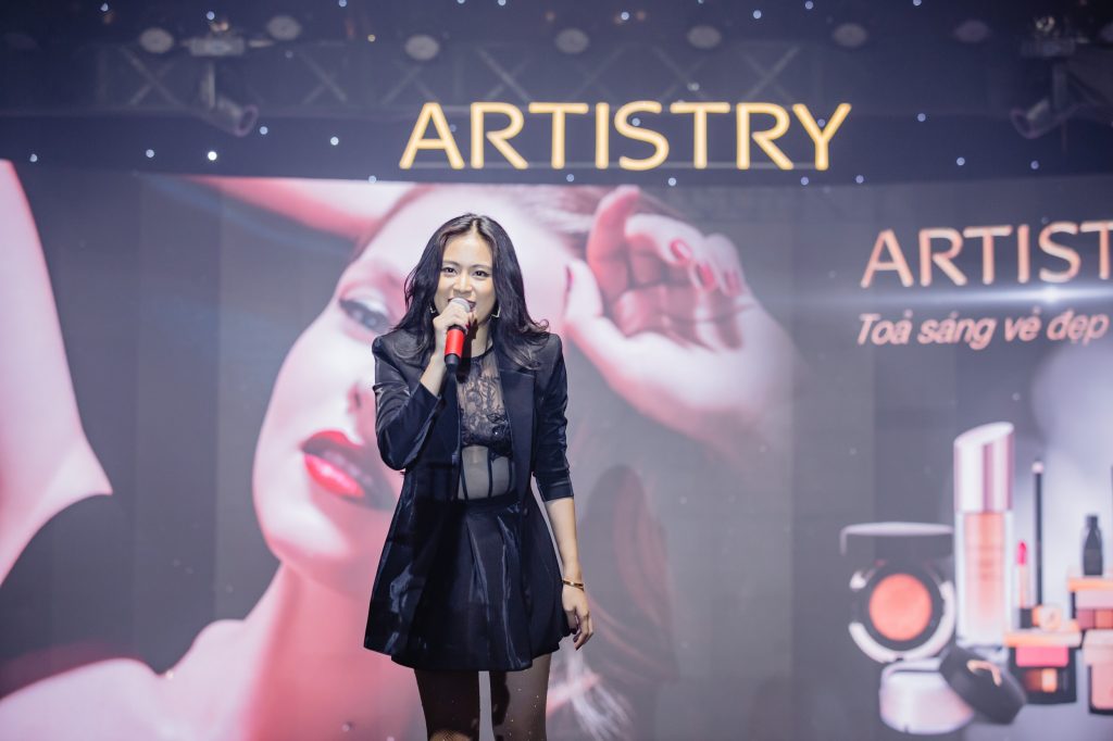 Hoàng Thùy Linh tại sự kiện Artistry