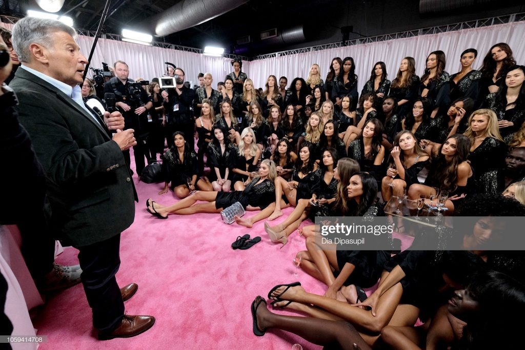 Ed Razek trong hậu trường Victoria's Secret Fashion Show 2018